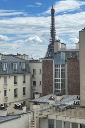 Appartement champs Élysées vue sur Tour Eiffel